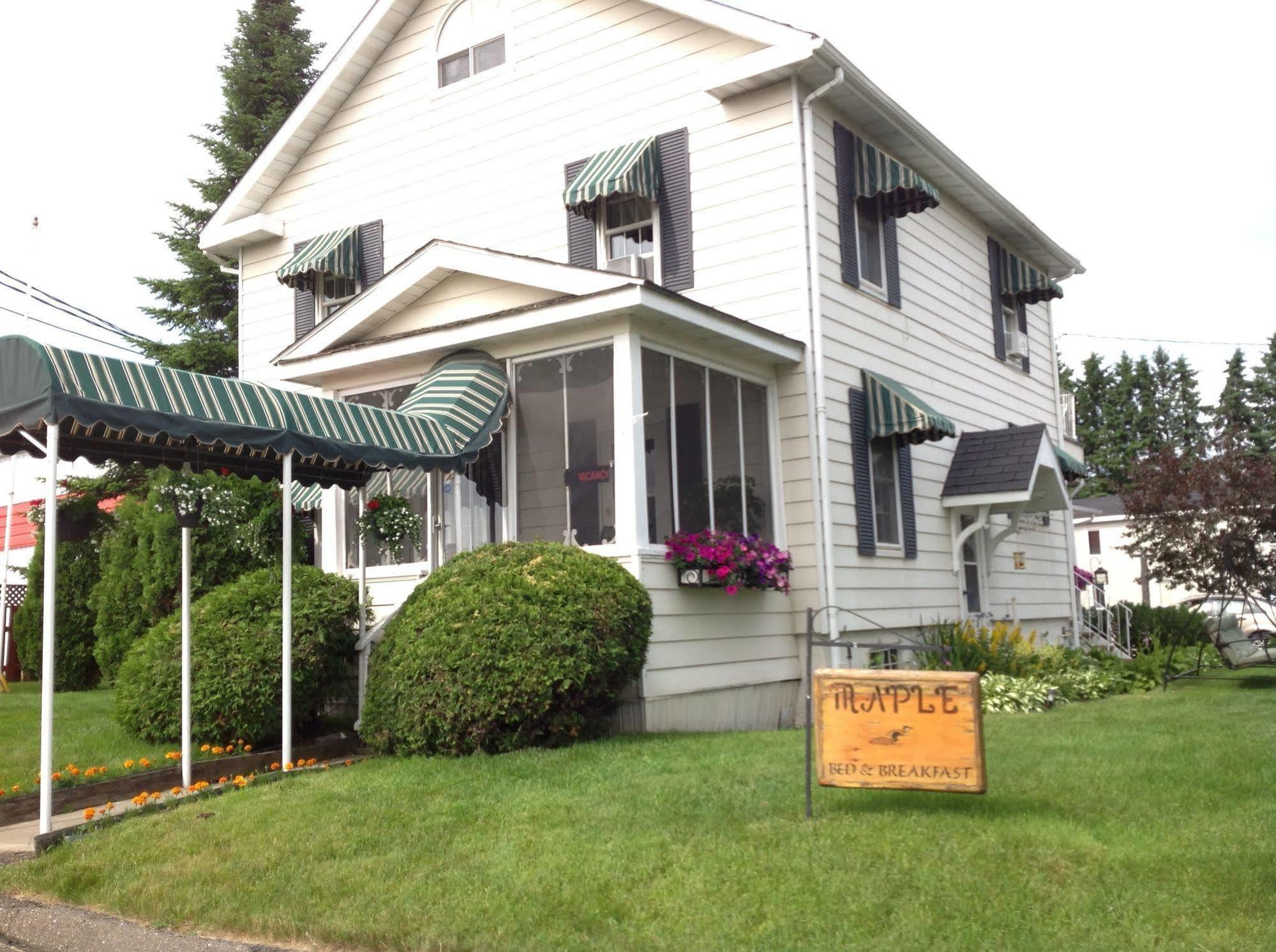 Maple Tourist Home B&B Grand Falls Esterno foto